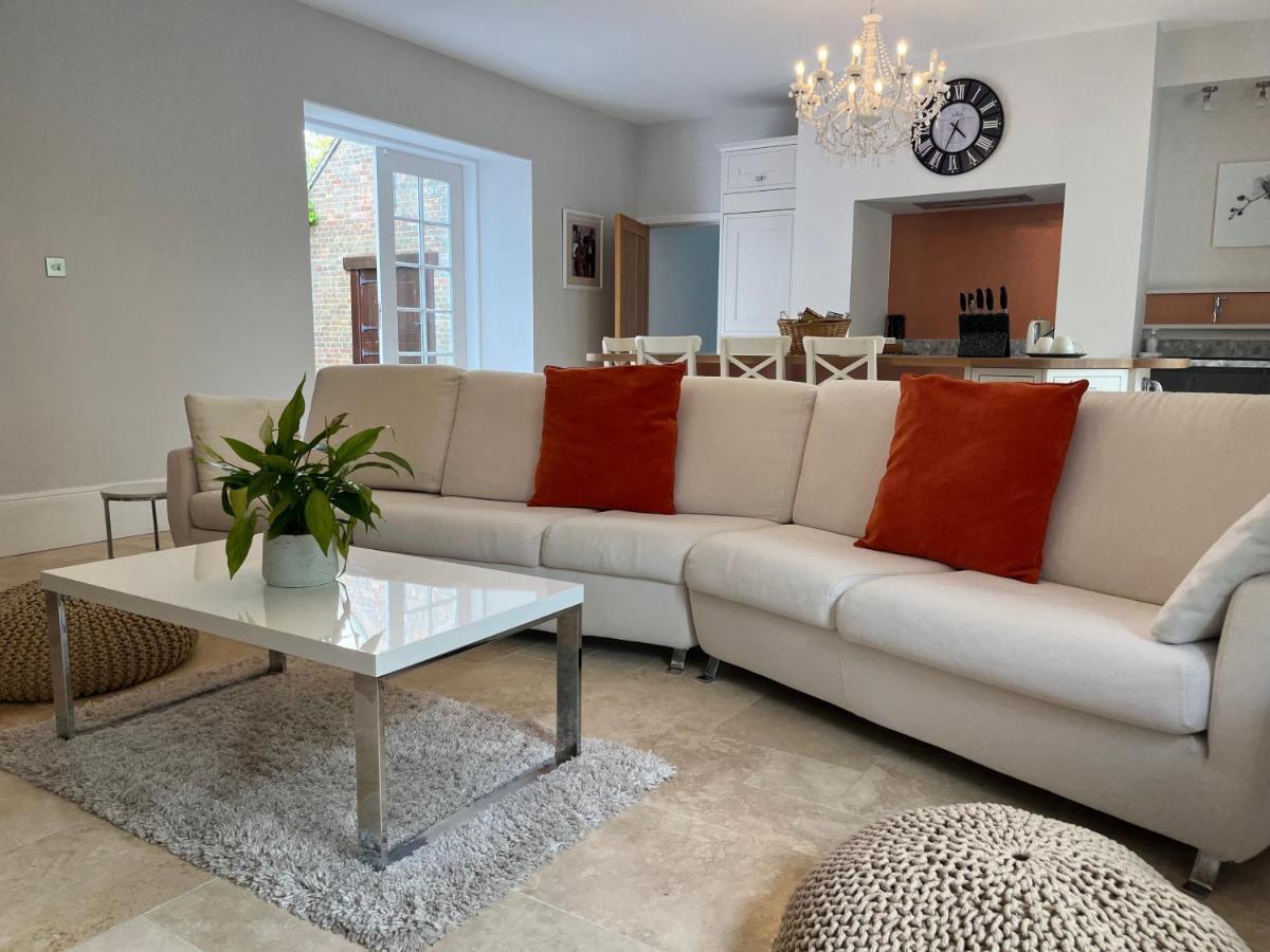 Stunning And Luxurious Manor House Holiday home *